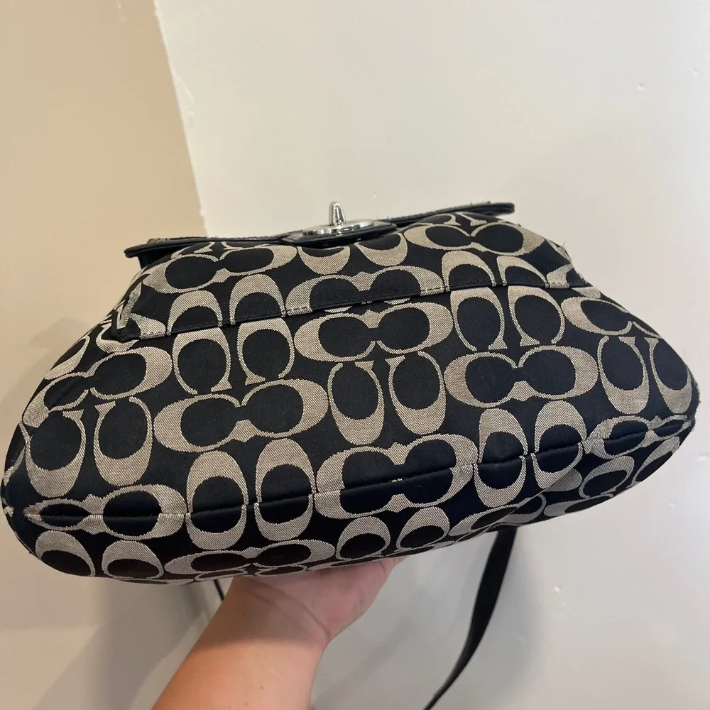 Coach Signature Canvas Hobo Bag Black Grey Turnlock Shoulder Bag F19232